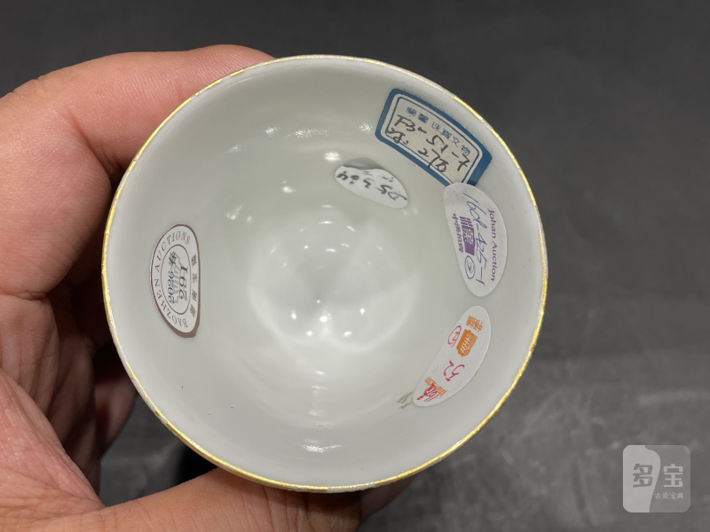 清道光 嶰竹主人造沥粉海水纹粉彩人物故事图铃铛杯一对 - 图13